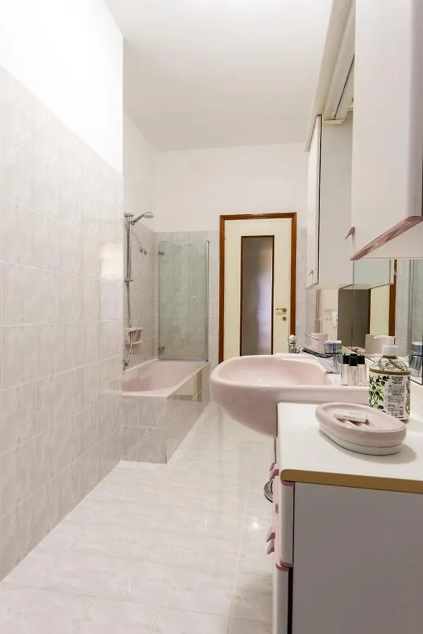 Flower Apartment Mantova Italia
