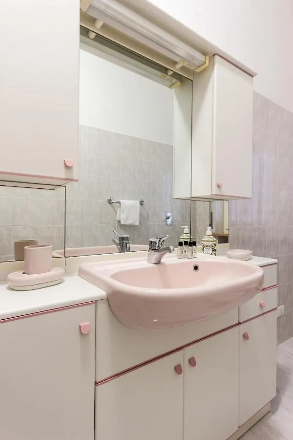 Flower Apartment Mantova 0*,  Italia